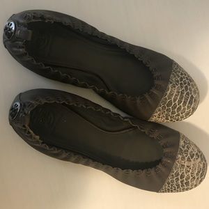 TORY BURCH FLATS - Ballet Style w Snake Skin Print